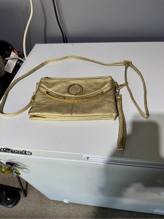 Michael Kors Handbags - Michael Kors Metallic Gold Leather Crossbody Wristlet